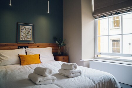 Llofft 2 - double en suite room with sofa bed Llofft 2 - double en suite room with sofa bed