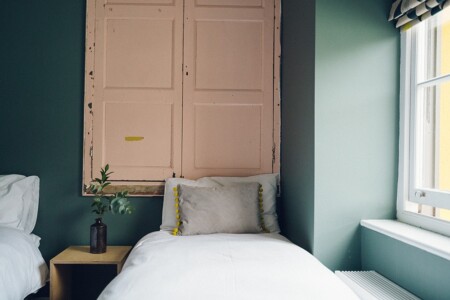 Llofft 5 - en suite room for up to four people