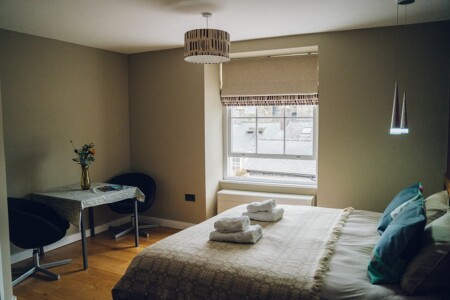 Llofft 7 - ystafell ensuite gyda gwely maint brenin